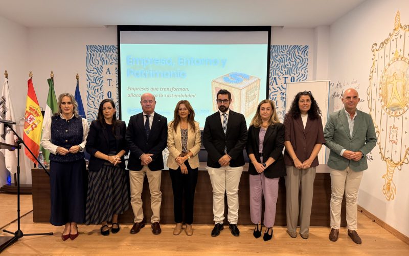Responsables municipales y de entidades organizadoras del primer Foro RSE Málaga en Antequera